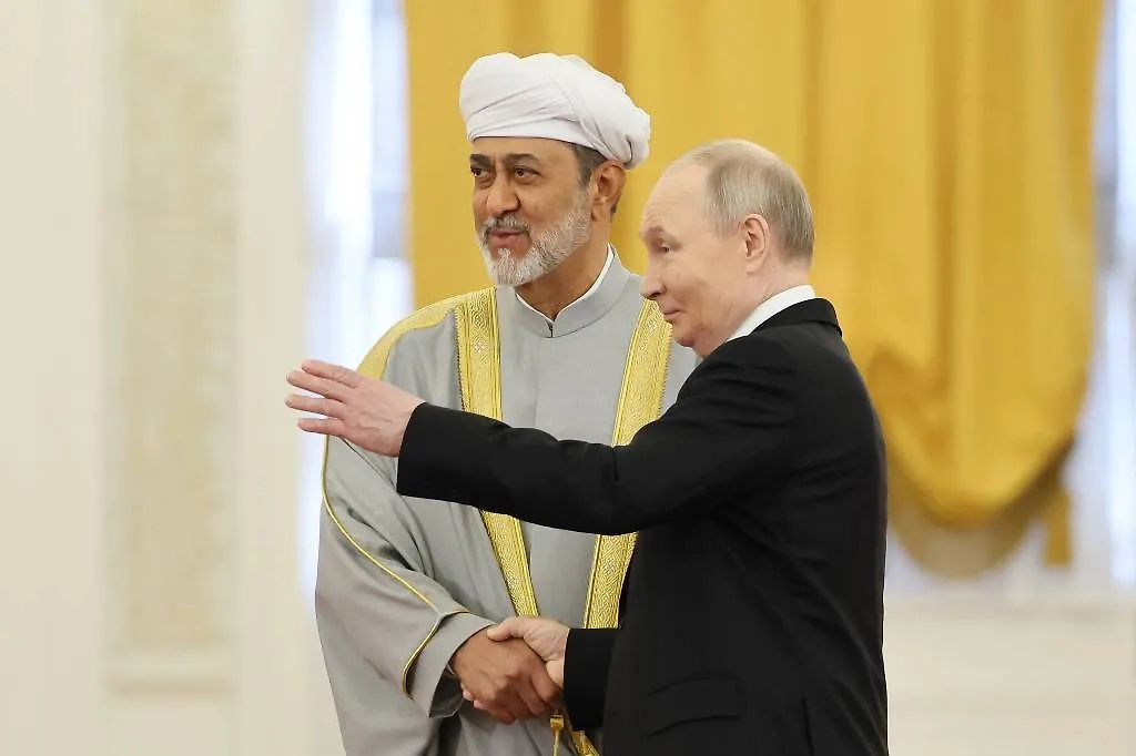 Президент России Владимир Путин и Султан Омана Хайсам бен Тарек Аль Саид. Обложка © Сергей Савостьянов/ТАСС 