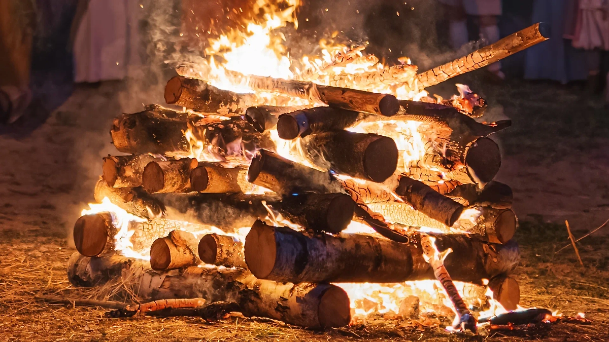 Шведы на Вальпургиеву ночь сами жгут костры, будто это они ведьмы. Фото © Shutterstock / FOTODOM / Dawid K Photography
