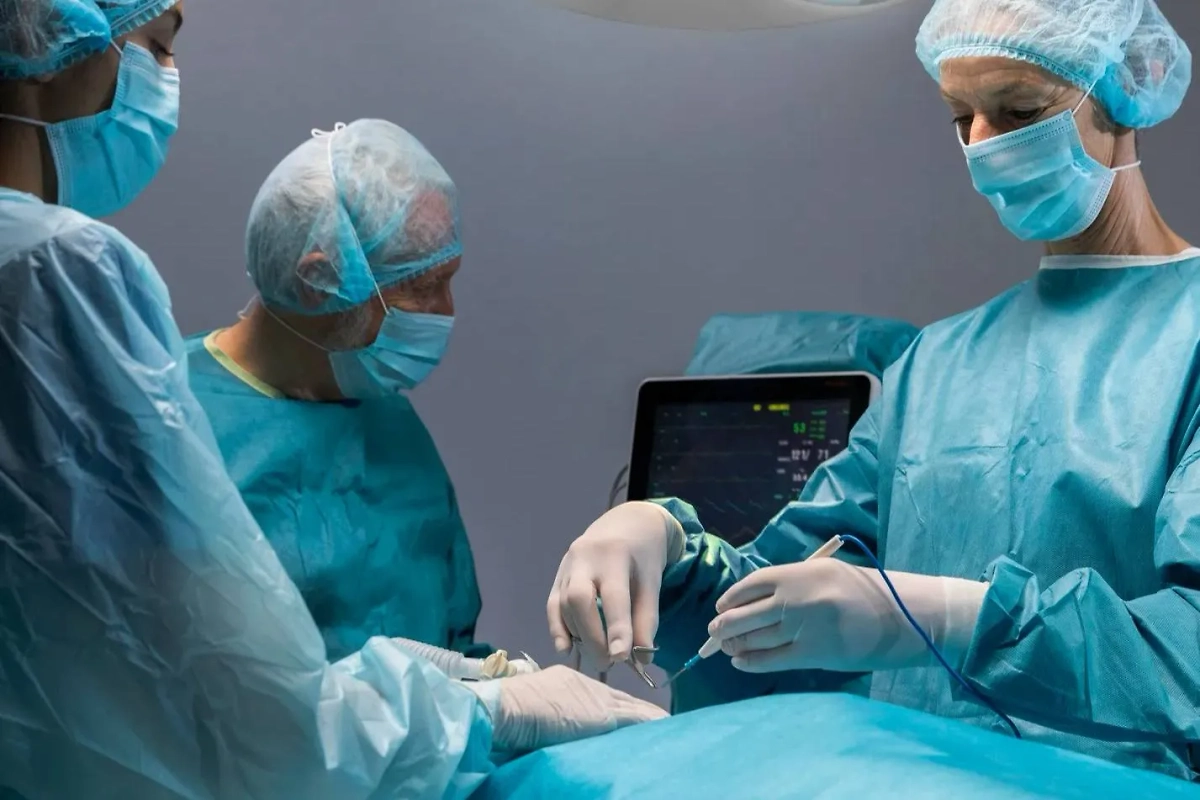 В Подмосковье спасли женщину с осложнениями от травмы позвоночника. Обложка © freepik