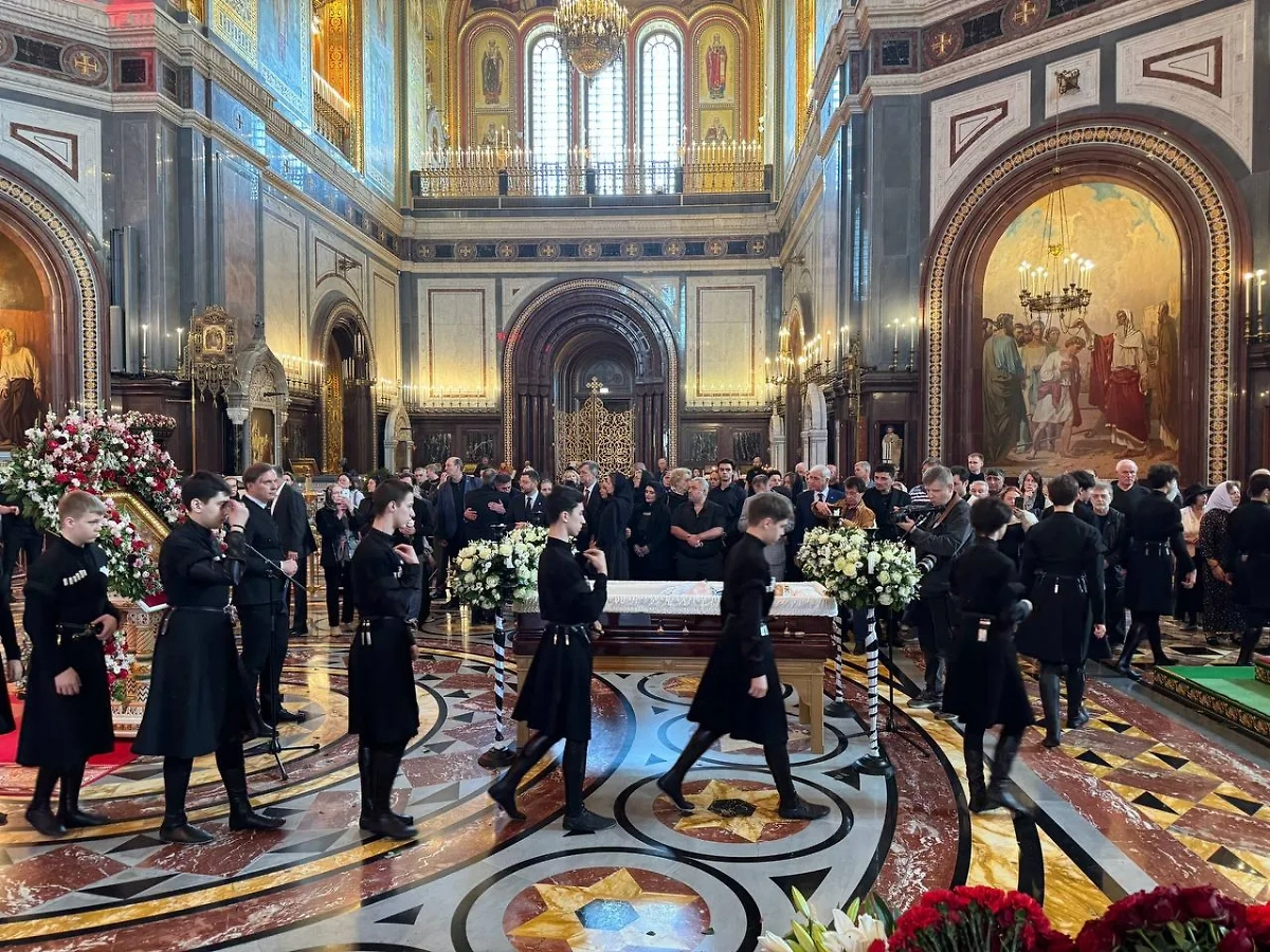 В Москве прощаются с Зурабом Церетели. Обложка © Life.ru