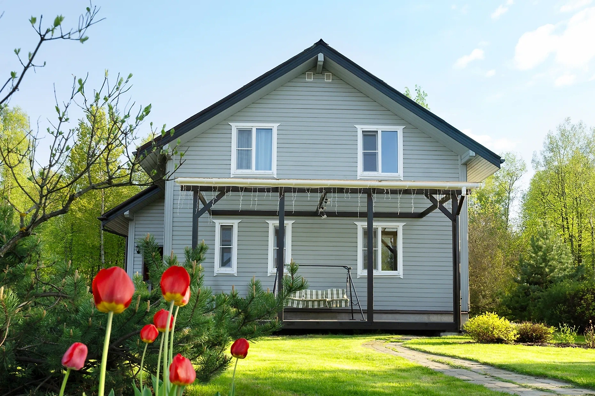 Юристы рассказали, как получить дачу бесплатно. Обложка © Shutterstock / FOTODOM / Lazhko Svetlana