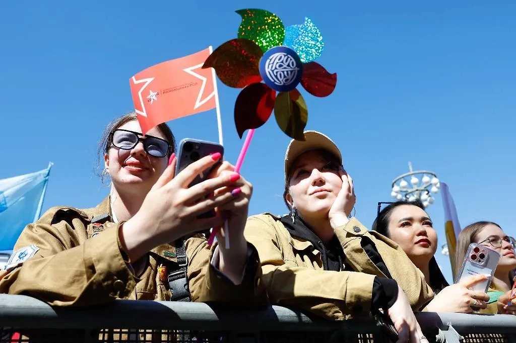 1 Мая 2025: почему День Весны и Труда стал главным семейным праздником весны. Фото © ТАСС / Михаил Синицын