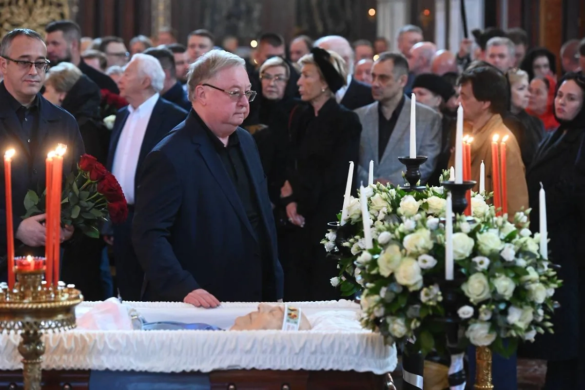 Сергей Степашин на прощании с Зурабом Церетели. Фото © Life.ru