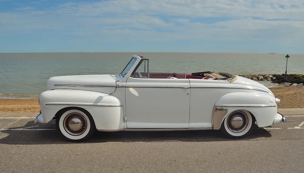 Ford Super Deluxe. Иллюстрация © Shutterstock / FOTODOM / Martin Charles Hatch