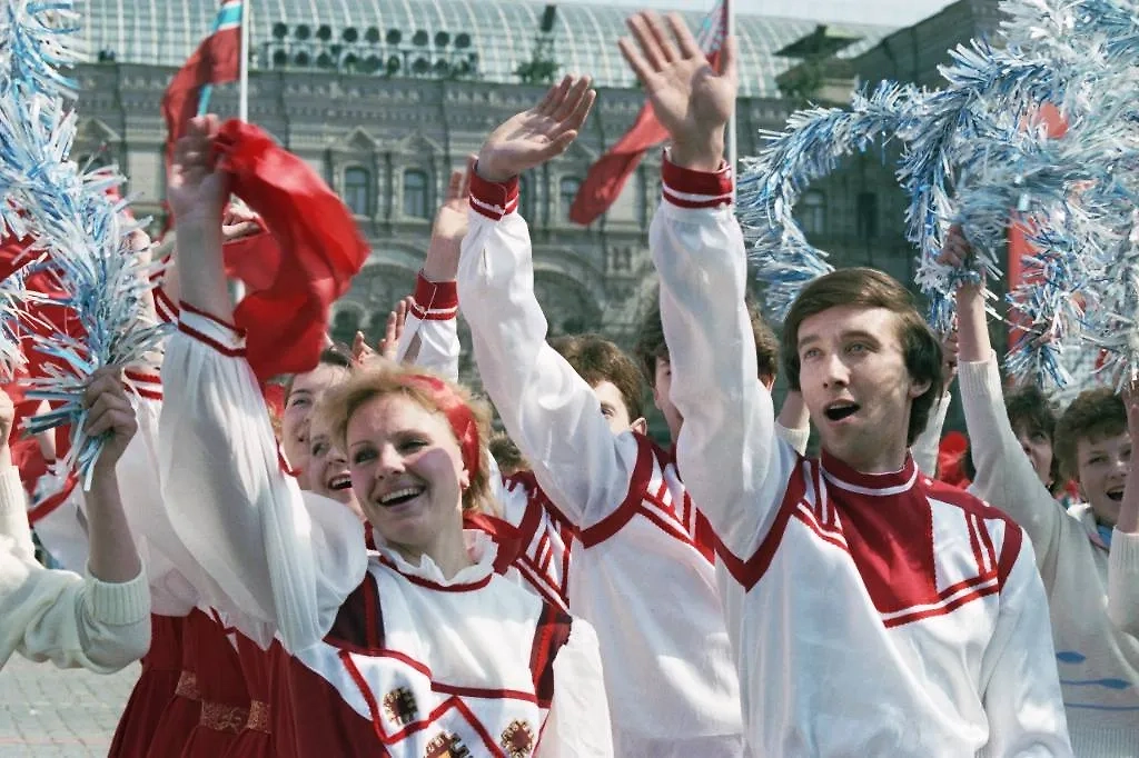 Как отмечают 1 Мая в 2025 году: суть праздника и традиции Первомая в России и мире. Фото © ТАСС / Владимир Мусаэльян