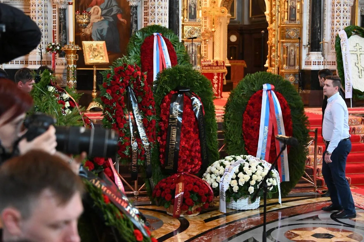 В храме Христа Спасителя началась церемония прощания с Зурабом Церетели. Фото © Life.ru