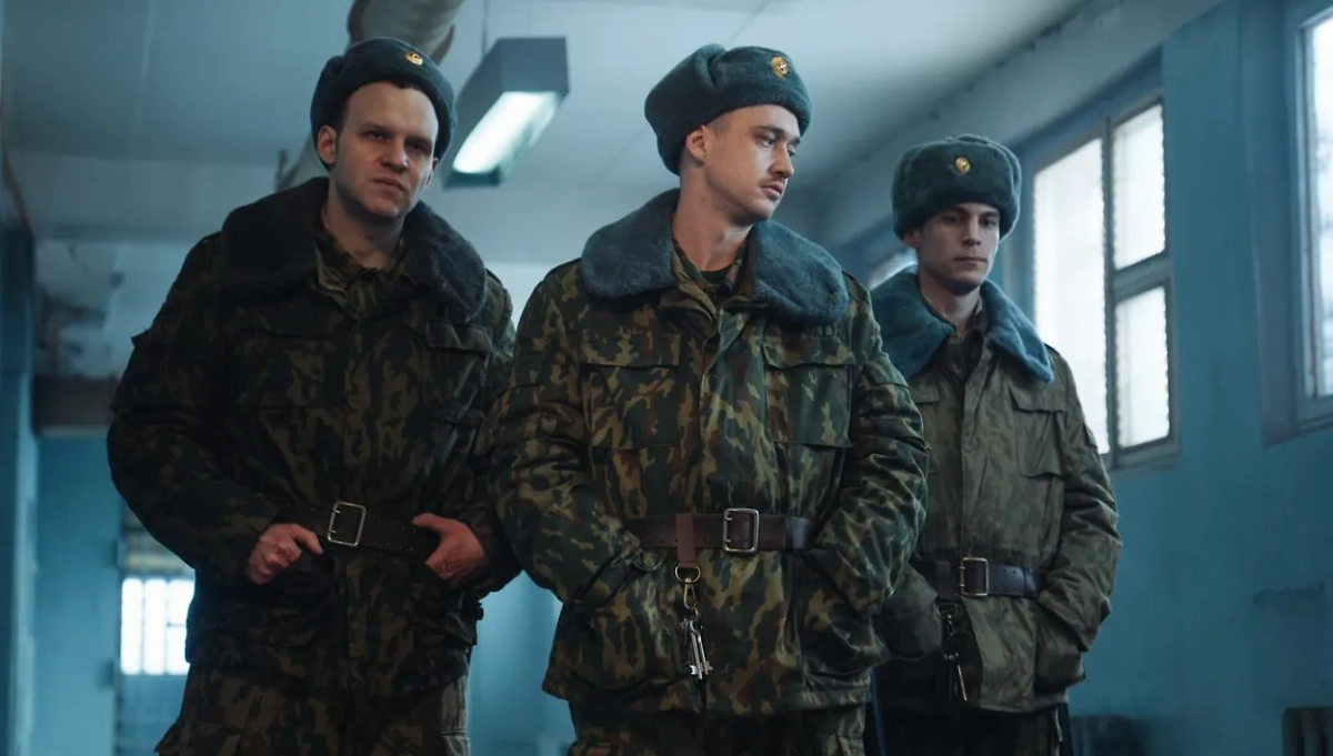 «Аутсорс» 2025: Когда выйдет сериал и сколько будет серий? Фото © Кадр из фильма «Аутсорс», режиссёр Душан Глигоров, сценарист Анна Козлова / Kinopoisk