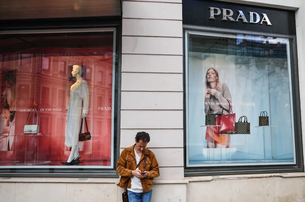 Бутик Prada. Обложка © ТАСС / Сергей Бобылев