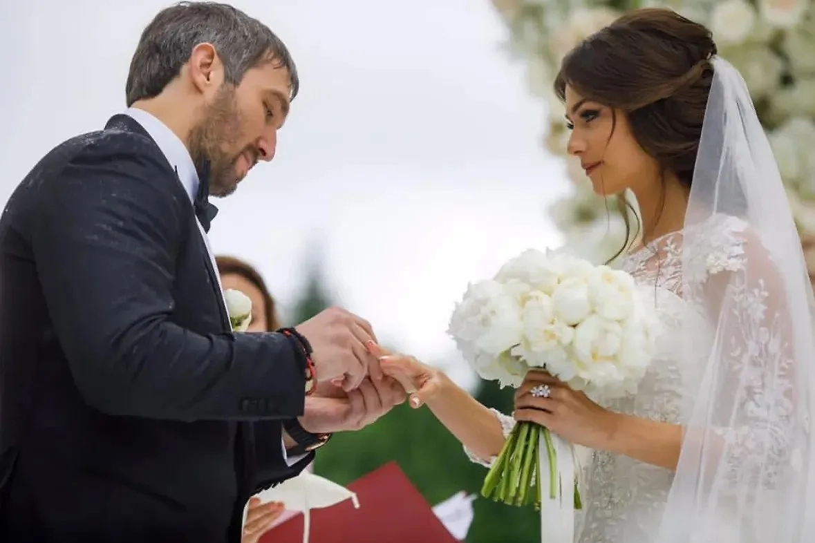 Александр Овечкин и Шубская счастливы в браке. Фото © Instagram (признан экстремистской организацией и запрещён на территории Российской Федерации) / aleksandrovechkinofficial