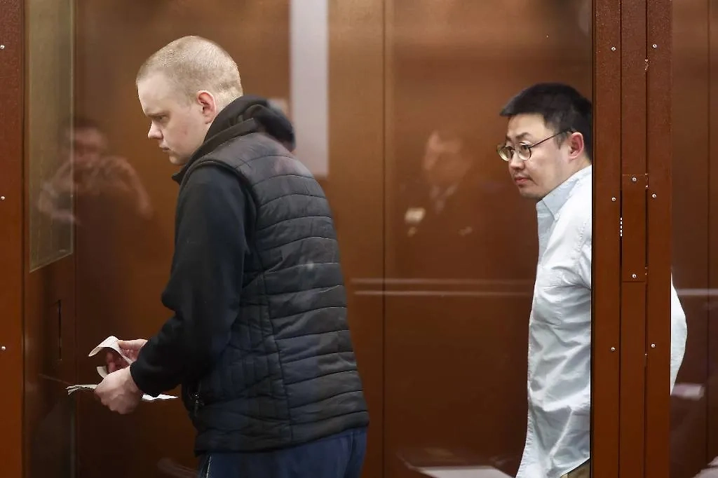 Никита Дубас и Александр Ким в зале суда. Обложка © ТАСС / Валерий Шарифулин