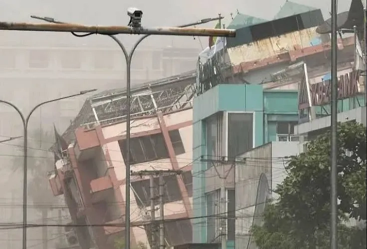 Разрушения в Мьянме после земетрясения. Обложка © Х / ᴊ ᴏ ᴏ ɴ