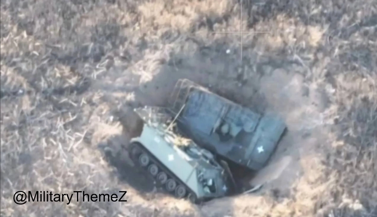 Воронки после взрыва российских авиабомб. Обложка © Telegram / ЮЖНЫЙ РУБЕЖ