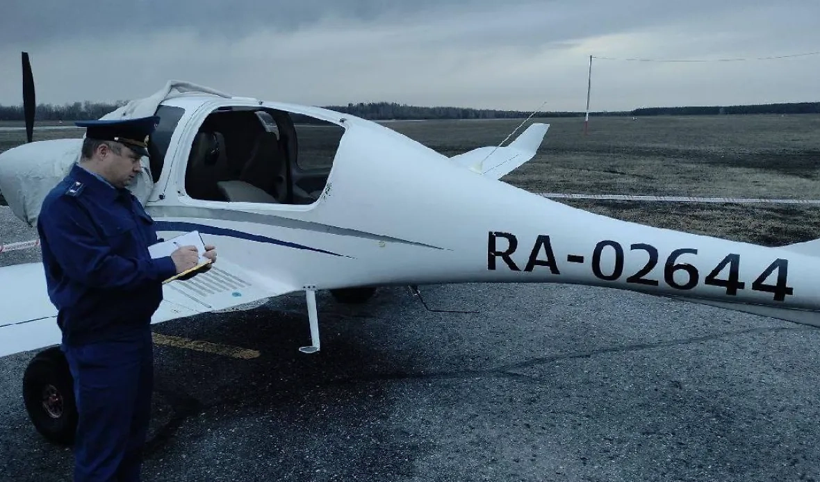 В Ульяновской области у учебного самолёта оторвало дверь во время полёта. Обложка © Приволжская транспортная прокуратура