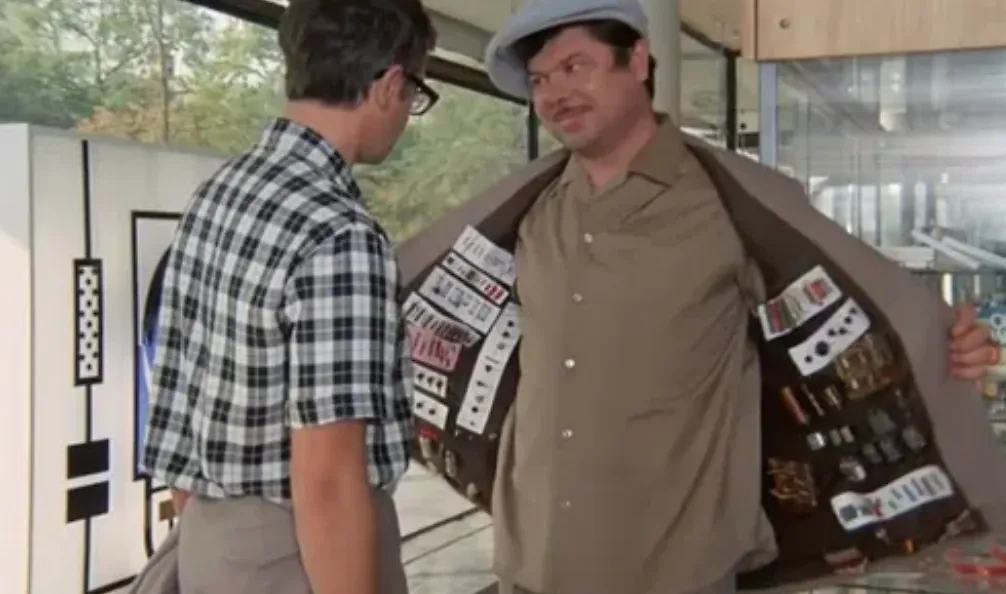 За фарцовку и спекуляцию в СССР традиционно давали большие сроки. А после дела Яна Рокотова стали расстреливать. Фото © Кадр из фильма «Иван Васильевич меняет профессию», режиссёр Леонид Гайдай, сценарист Михаил Булгаков / Kinopoisk