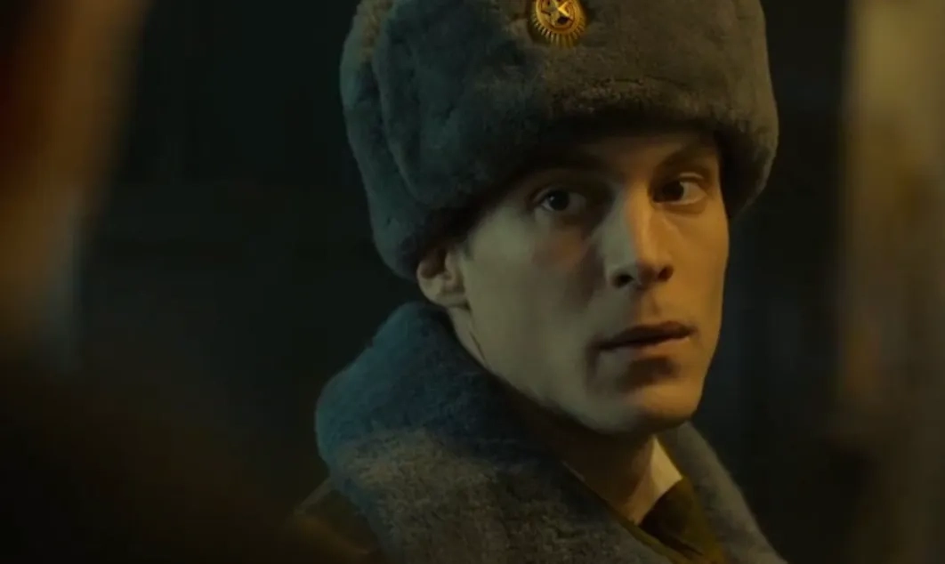 «Аутсорс», сюжет: о чём сериал и почему он всех зацепил? Фото © Кадр из фильма «Аутсорс», режиссёр Душан Глигоров, сценарист Анна Козлова / Kinopoisk