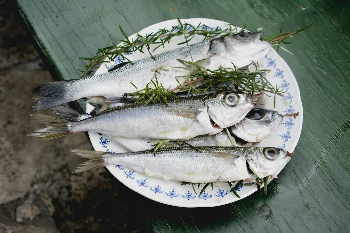 Сельдь богата йодом. Фото © Unsplash / Content Pixie