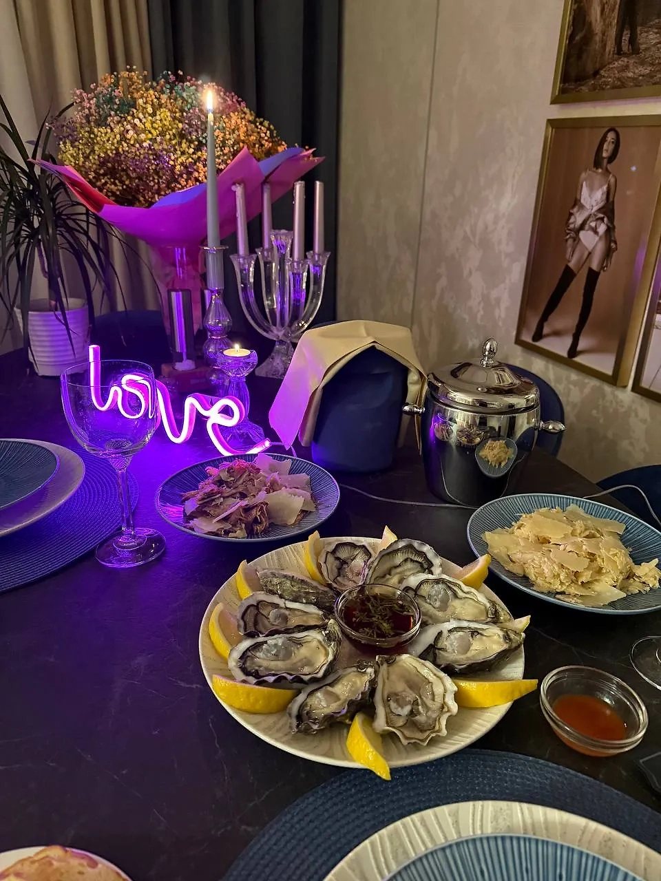 Праздничный стол Ольги Бузовой. Фото © Telegram / Бузова