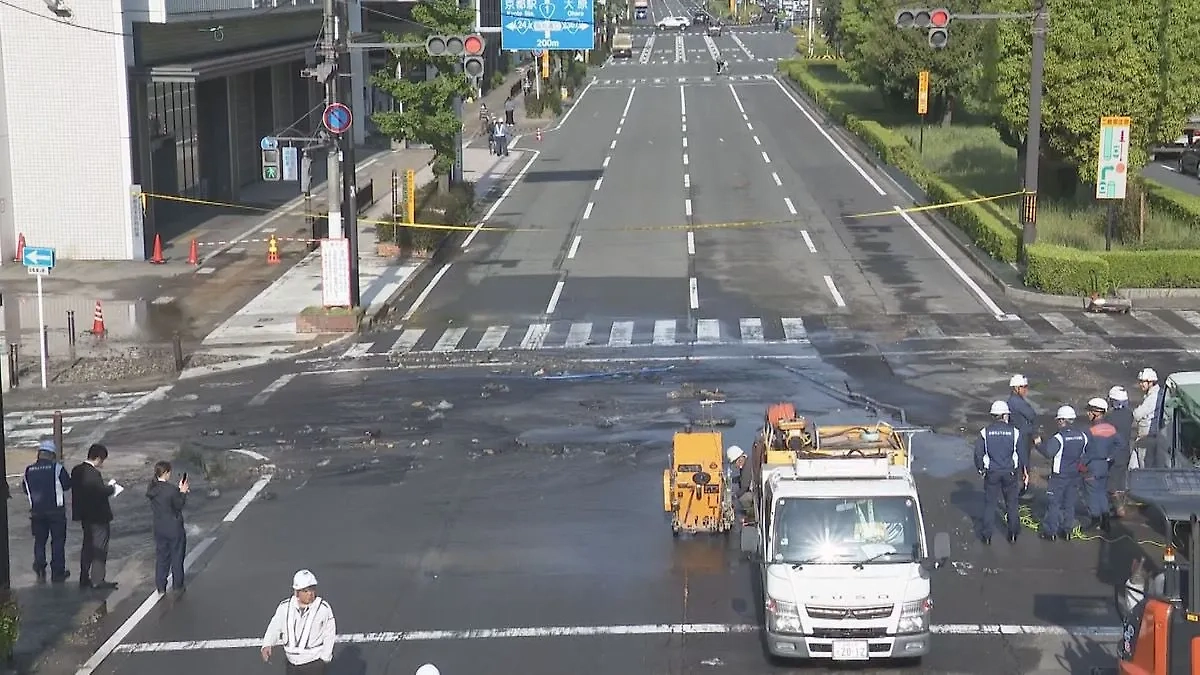 В японском Киото прорвало старый водопровод. Обложка © X / (。 • ̀ω•。)どや顔でイヤァオ!!
