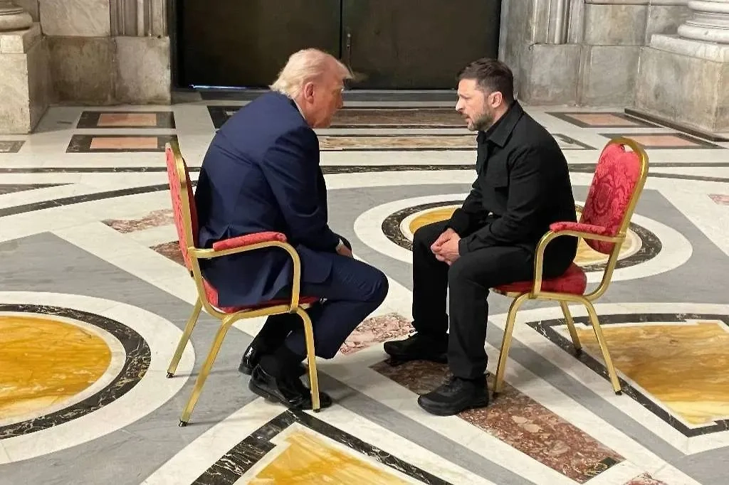 Дональд Трамп и Владимир Зеленский на встрече в Ватикане. Фото © ТАСС / Zuma