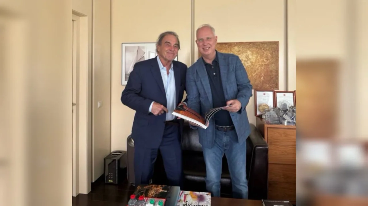 Кирилл Дмитриев и Оливер Стоун. Обложка © Telegram /  Кирилл Дмитриев