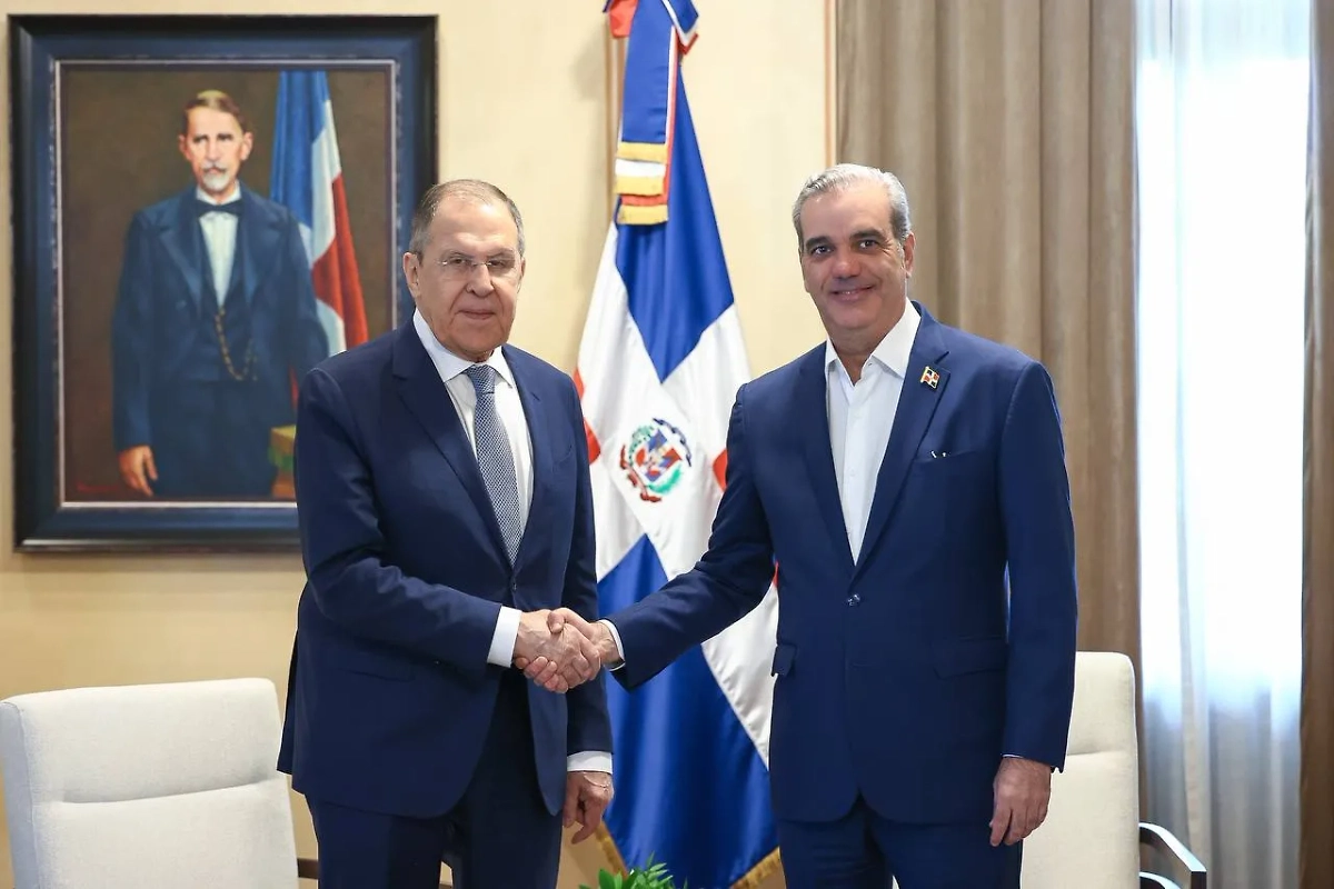 Президент Доминиканской Республики Луис Абинадер и глава МИД РФ Сергей Лавров. Обложка © Telegram / МИД РФ