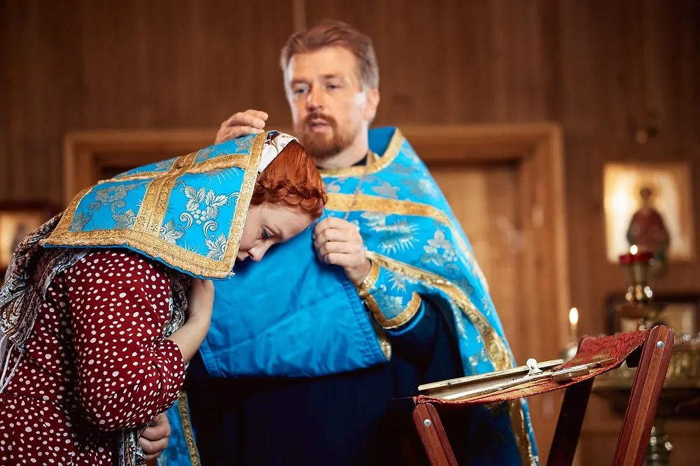 Благовещение Богородицы — особый праздник. Священники выходят в голубом одеянии.  Фото © Shutterstock / FOTODOM / Klavdiia Arziukova