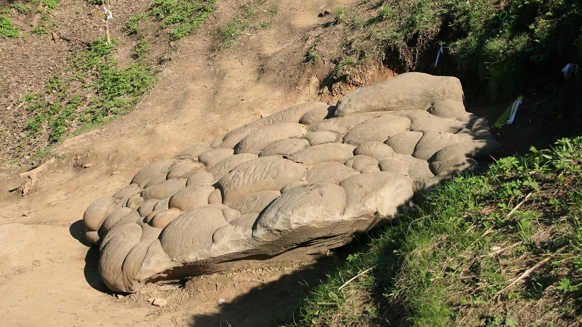 Девичий камень в Коломенском был тут, когда эти места не знали даже о финно-уграх. Возможно, первые люди, поклонявшиеся ему, обладали тёмной кожей и голубыми глазами, как человек из Чеддера. Фото © Wikipedia / Ludvig14