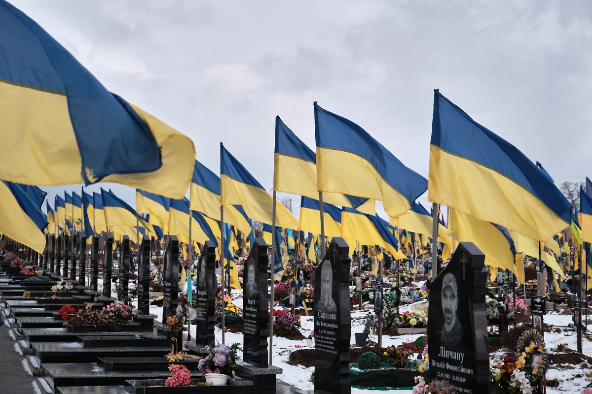 Кладбище на Украине с бойцами ВСУ. Фото © Shutterstock / FOTODOM / podyom