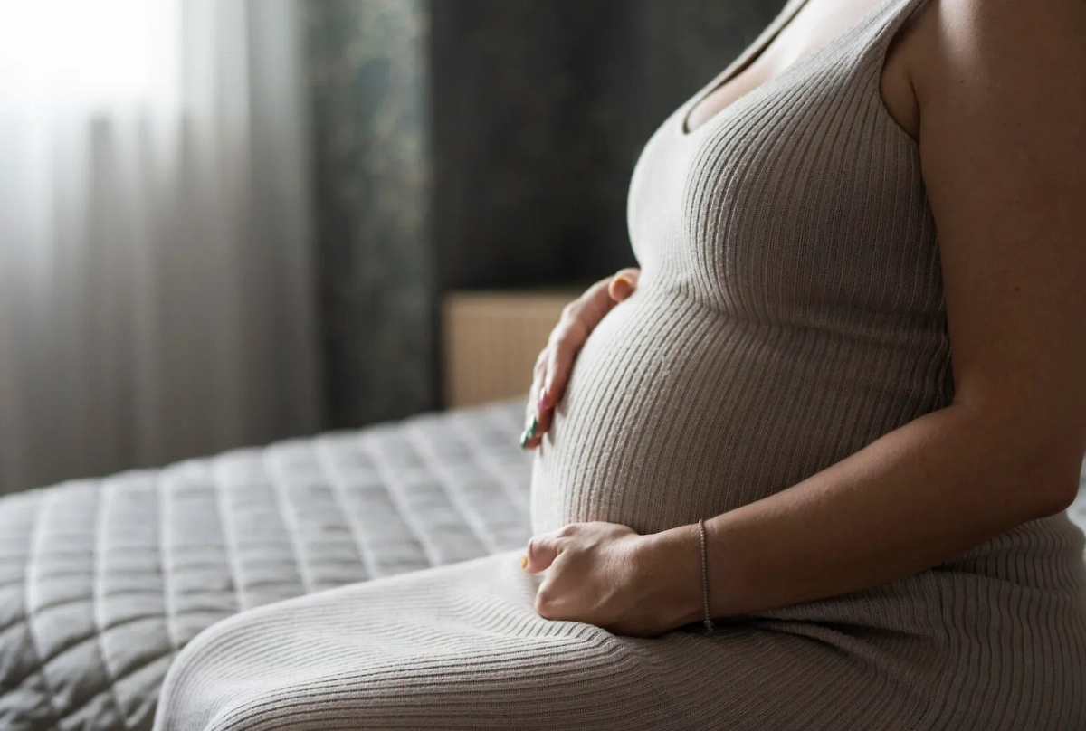 Телеканал «Ю» выступил против абортов. Обложка © freepik