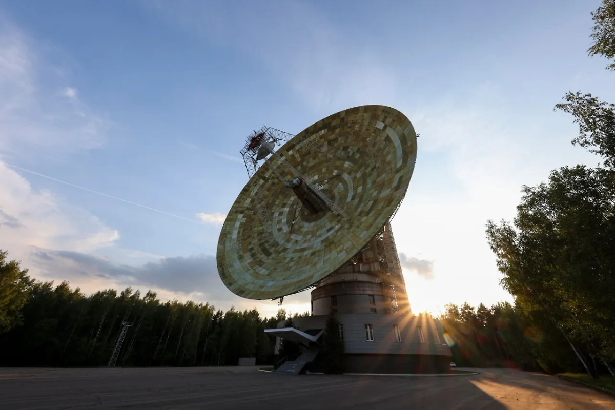 Такой же телескоп есть ещё кое-где. Было два РТ-64. Фото © ТАСС / Роскосмос Медиа / Иван Тимошенко
