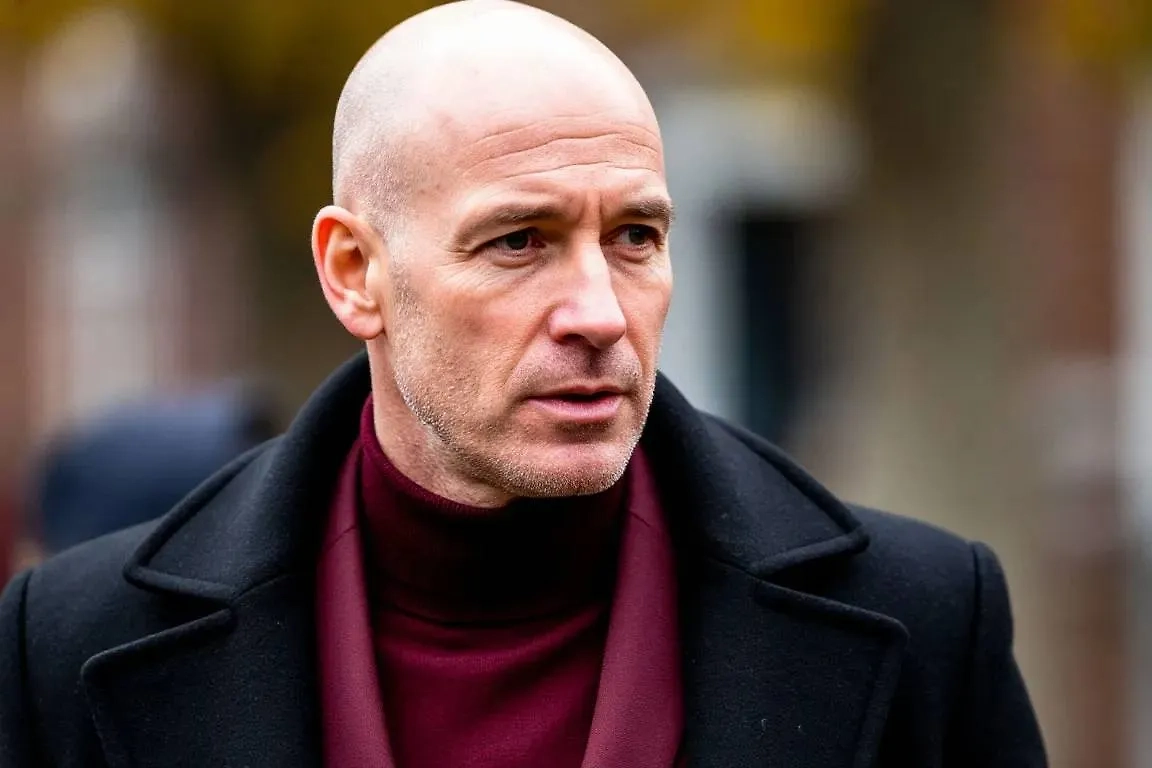 Брутальный лысый мужчина. Обложка © Шедеврум / Life.ru