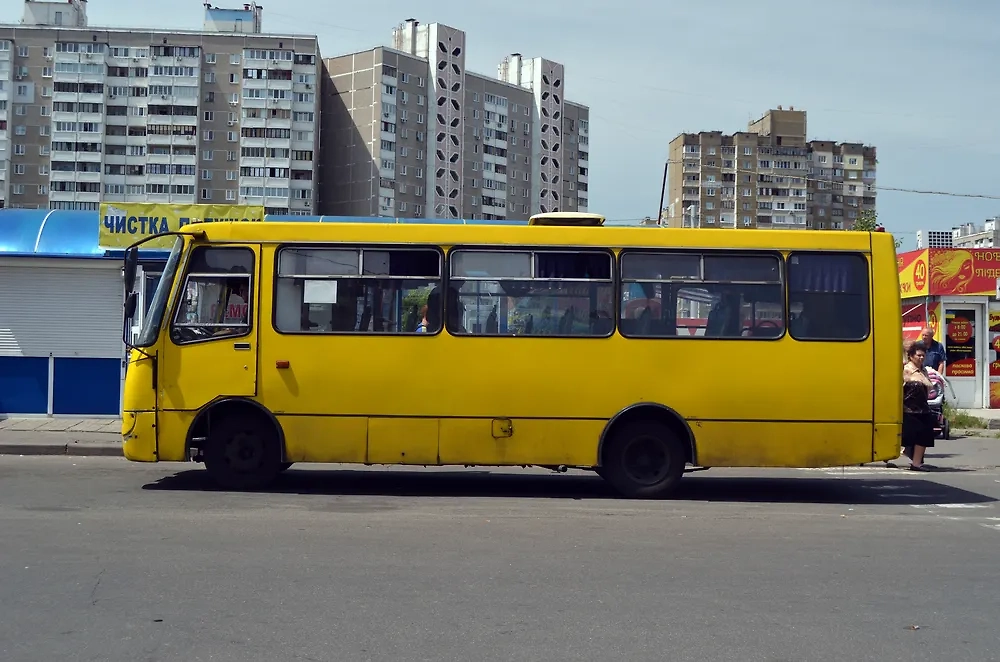 Автобус на Украине (иллюстрация). Обложка © Shutterstock / FOTODOM / Sergey Kamshylin