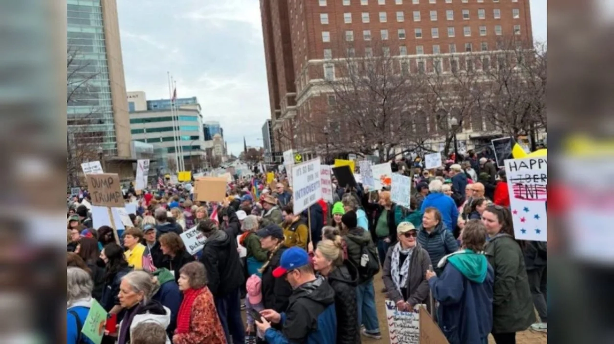 Протесты Hands Off в США. Обложка © X / BrunoRguezP