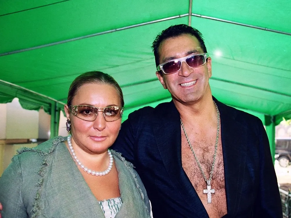 Певец Александр Буйнов с женой Еленой. Обложка © ТАСС / Узаков Сергей