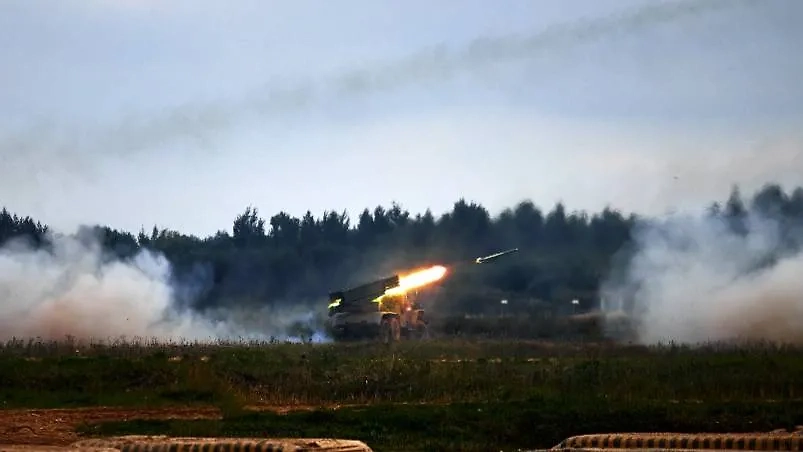 Военная техника. Обложка © Shutterstock / FOTODOM / J_K