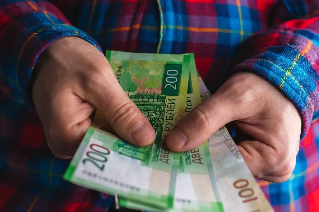 Банкноты. Обложка © Shutterstock / FOTODOM / Travis182