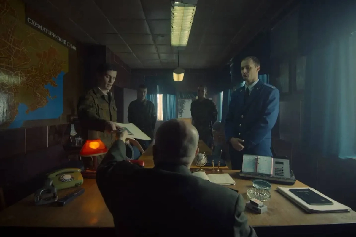 Сержанты без начальства: как в «Аутсорсе» нарушили всю тюремную иерархию. Фото © Сериал «Аутсорс», режиссёр Душан Глигоров / Kinopoisk