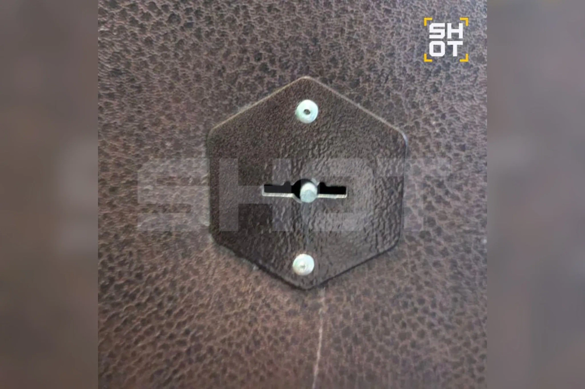 Сломанный ключ в одной из квартир рэпера Artik (настоящее имя Артём Умрихин). Фото © SHOT