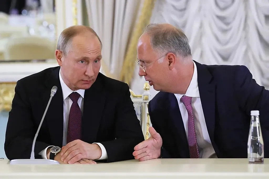 Президент РФ Владимир Путин и Кирилл Дмитриев. Фото © ТАСС / Михаил Климентьев / Пресс-служба Президента РФ