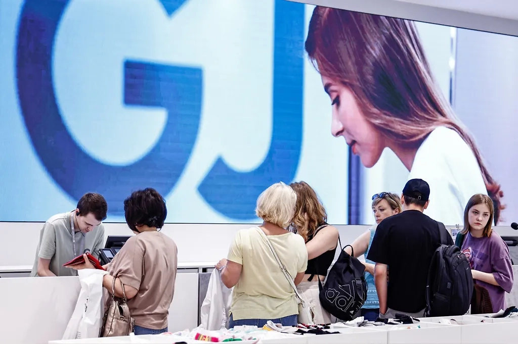 Покупатели в магазине. Обложка © ТАСС / Андрей Любимов