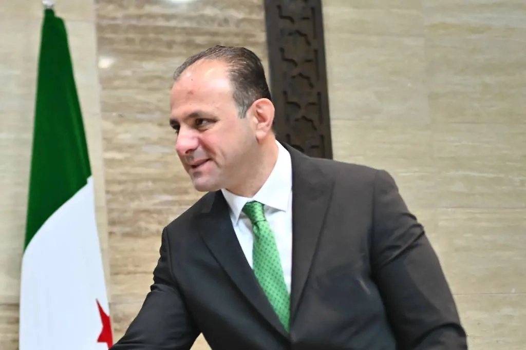 Бывший воронежский гинеколог Махер Хусейн аль-Шараа теперь возглавил администрацию президента Сирии. Обложка © ТАСС / Sebastian Gollnow / dpa / picture-alliance