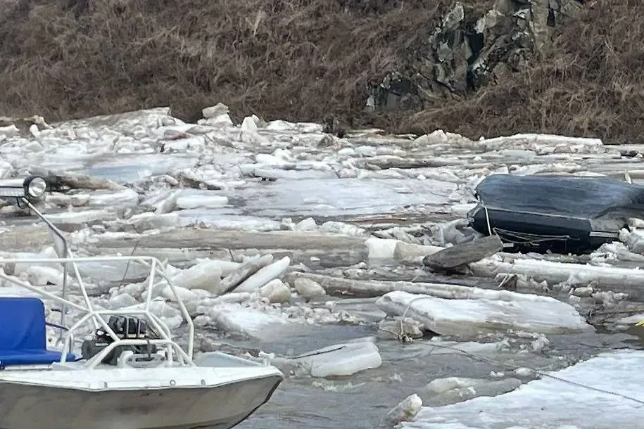 Река Чумыш, где перевернулась лодка. Обложка © Telegram / Полиция Кузбасса