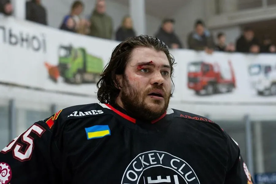 Эдуард Захарченко. Обложка © ХК «Кременчуг»