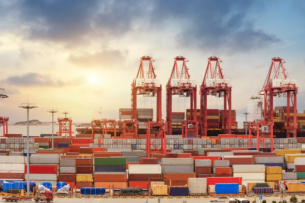 Обложка © Shutterstock / FOTODOM / crystal51