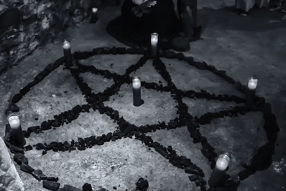 Обряд сатанизма. Обложка © Shutterstock / FOTODOM / Celiafoto