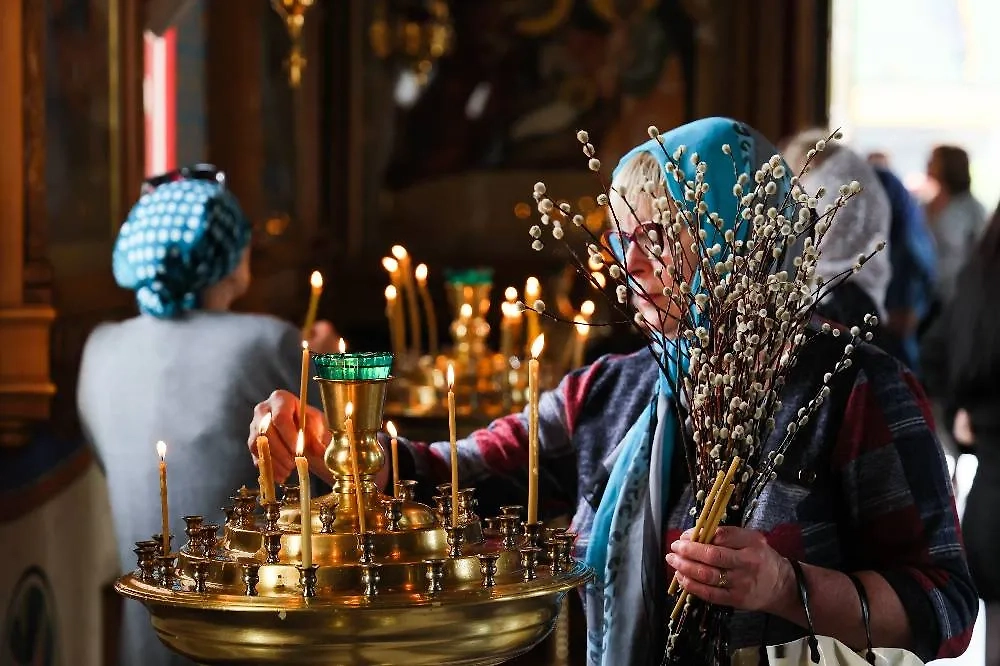 Провести Вербное воскресенье 2025 лучше в храме, чинно и благородно. Фото © ТАСС / Эрик Романенко