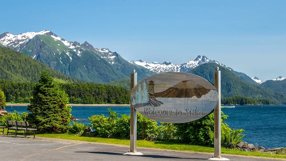 Город Ситка на Аляске. Обложка © Shutterstock / FOTODOM / Charles HHuang