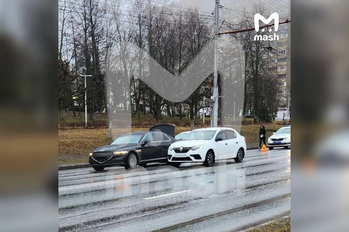 Место ДТП с автомобилем главы Чувашской Республики Олега Николаева в Чебоксарах. Фото © Mash