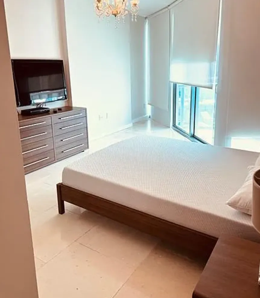 Вместо дачи у Овечкина — пентхаус на берегу Атлантического океана, в Санни-Айлс-Бич. Фото © zillow.com