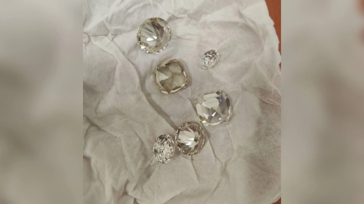 Бриллианты, изъятые у контрабандиста в аэропорту Махачкалы. Обложка © ФТС России / Предоставлена Life.ru